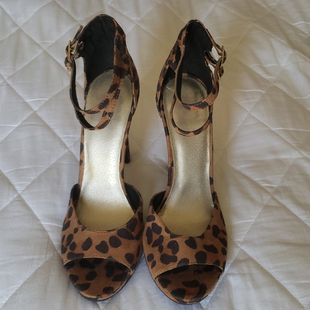 Leopard Heels size 9.5